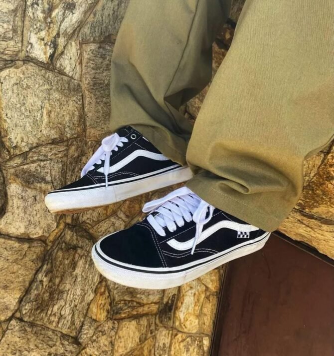 First Copy Vans Old School Black Shoes for Girls