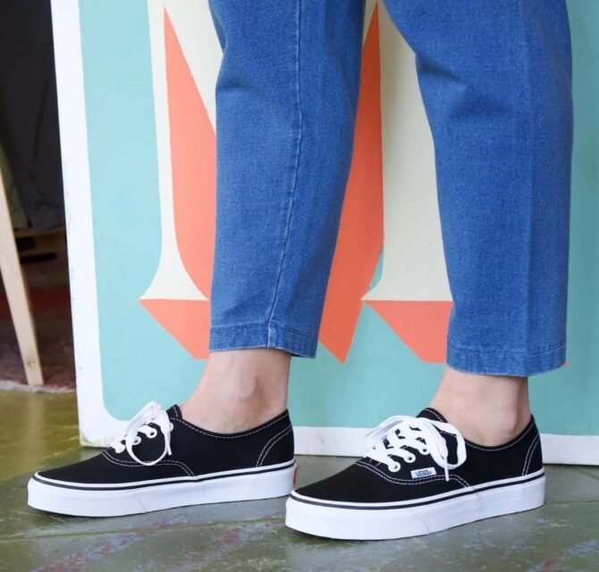 First Copy Vans Classis Black White Shoes For Girls