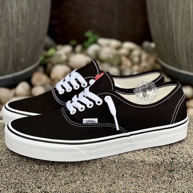 First Copy Vans Classis Black White Shoes For Girls