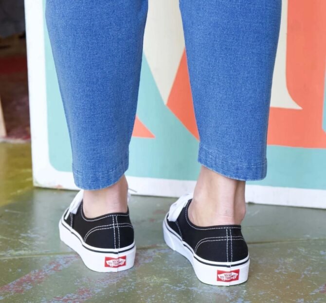 First Copy Vans Classis Black White Shoes For Girls