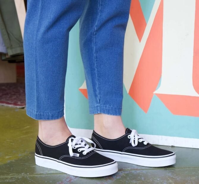 First Copy Vans Classis Black White Shoes For Girls
