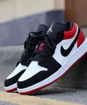 Air Jordan Retro 1 Low Black Toe