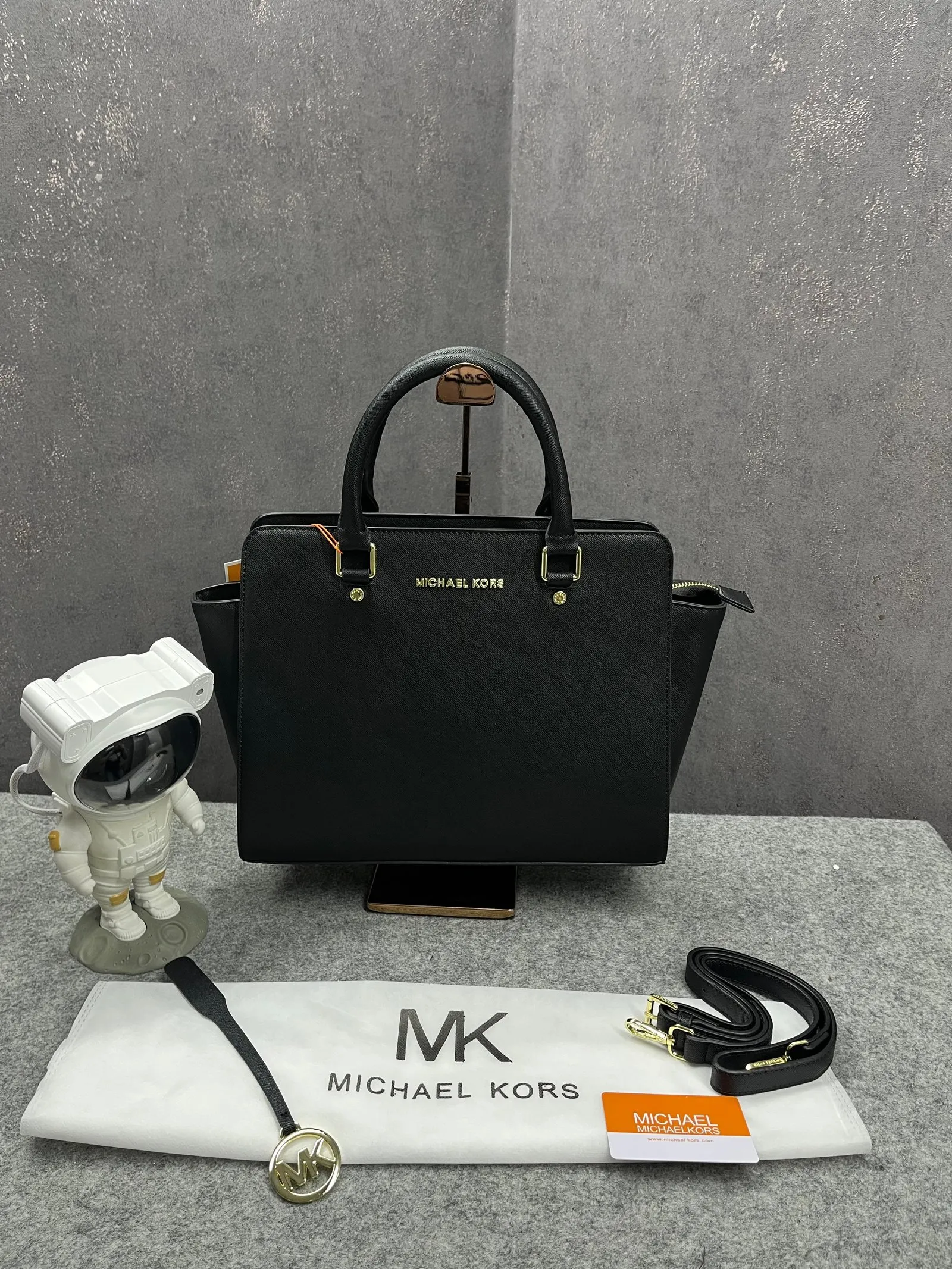 Michael Kors Ellis Selma Medium Satchel Black With Dust Bag 6038