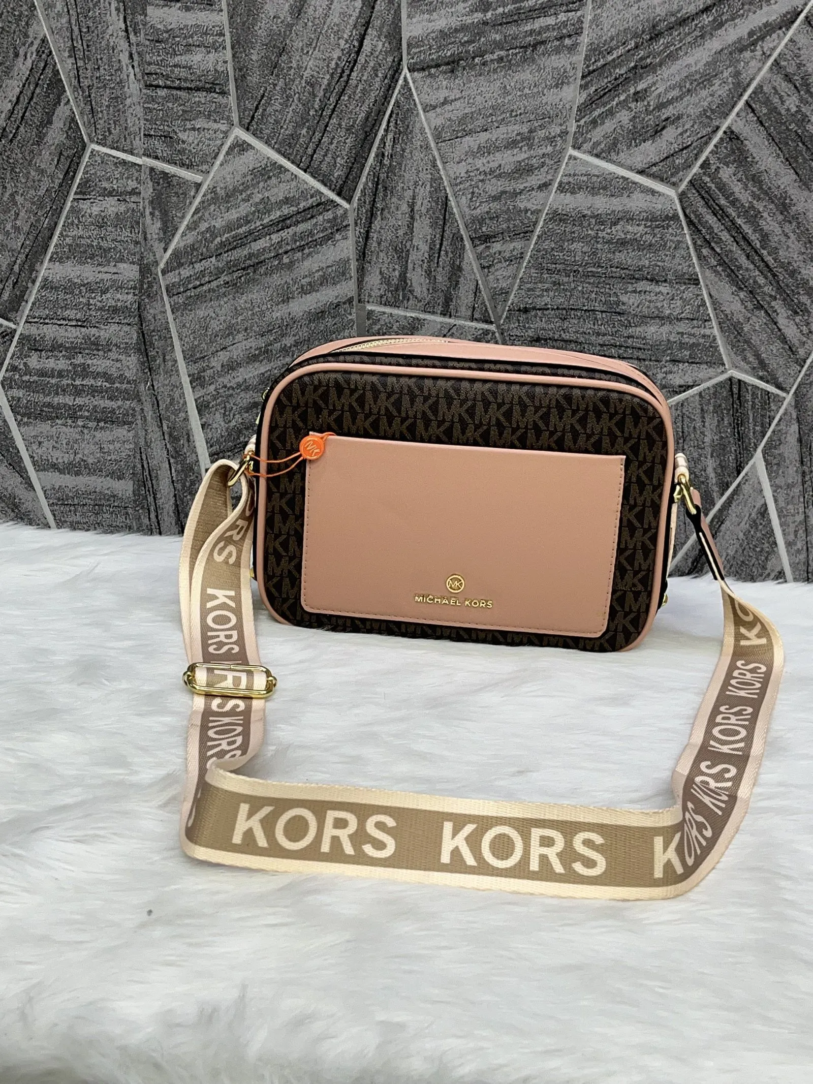 Michael Kors MK Maeve Camera Bag With Dust Cover